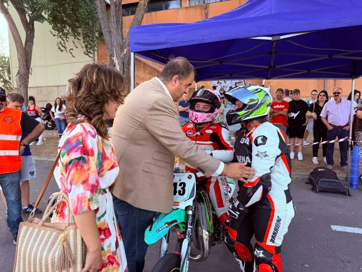 Foto 6 - FOTOS | Las motos rugen en Guijuelo y la XVI Concentraci&oacute;n Moto Club Pata Negra