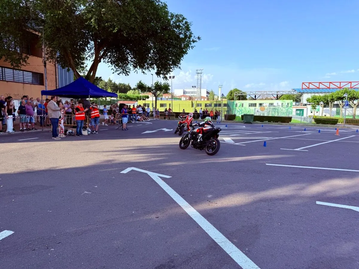 Foto 2 - FOTOS | Las motos rugen en Guijuelo y la XVI Concentraci&oacute;n Moto Club Pata Negra