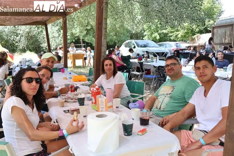 Foto 11 - Gran ambiente en la Fiesta de Fin de Curso del Colegio Santa Isabel