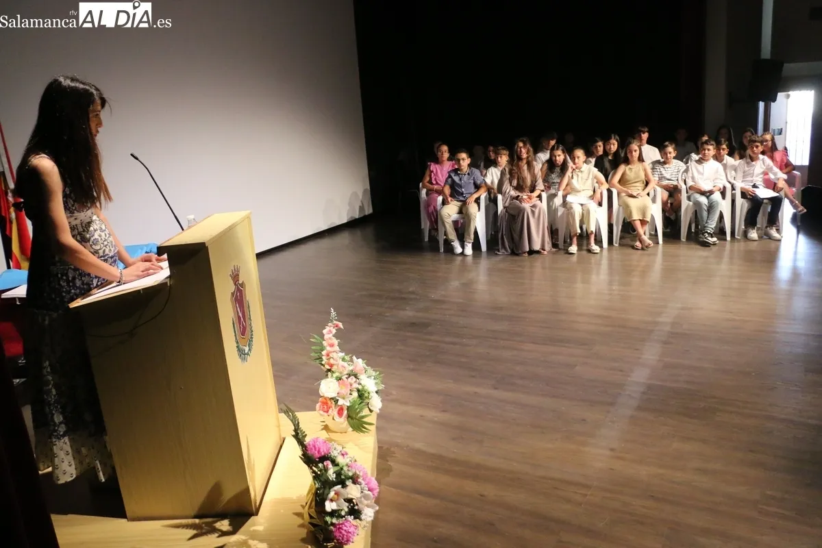 Acto de graduación de 31 alumnos de 6º de Primaria del CEIP Manuel Moreno Blanco de Vitigudino / CORRAL