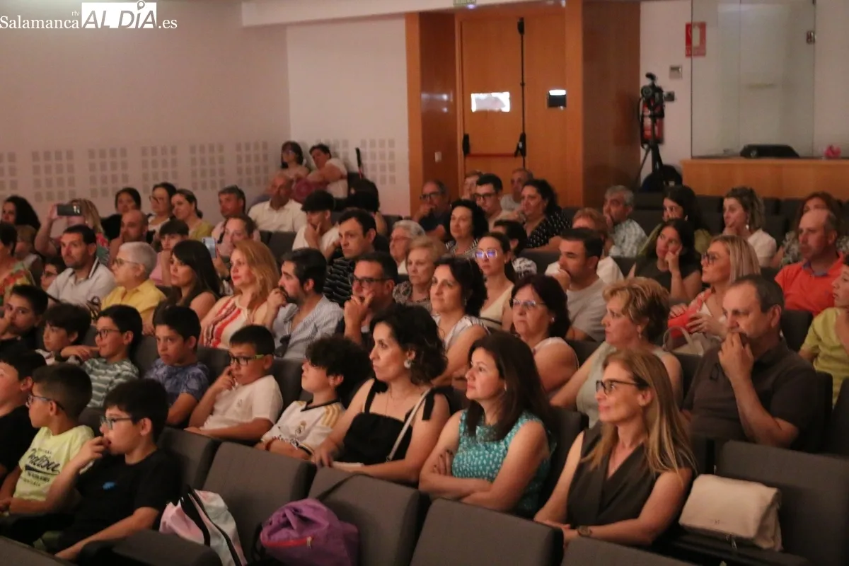 Acto de graduación de 31 alumnos de 6º de Primaria del CEIP Manuel Moreno Blanco de Vitigudino / CORRAL
