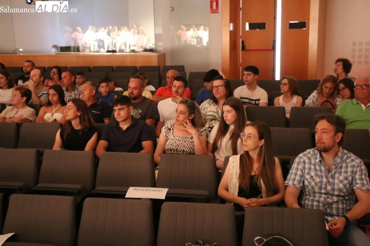 Acto de graduación de 31 alumnos de 6º de Primaria del CEIP Manuel Moreno Blanco de Vitigudino / CORRAL