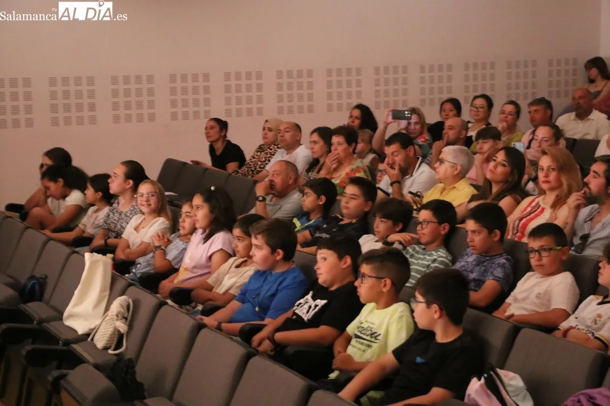 Acto de graduación de 31 alumnos de 6º de Primaria del CEIP Manuel Moreno Blanco de Vitigudino / CORRAL