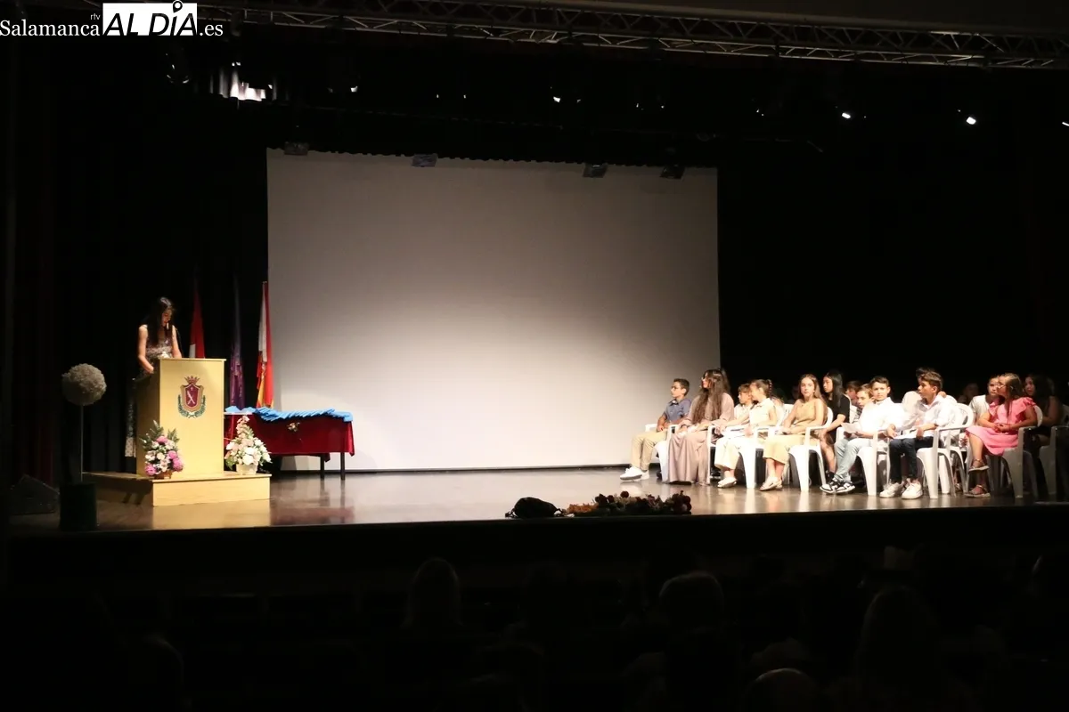 Acto de graduación de 31 alumnos de 6º de Primaria del CEIP Manuel Moreno Blanco de Vitigudino / CORRAL