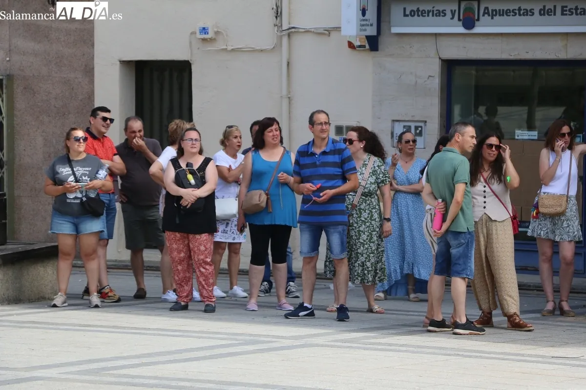 Divertido 'flashmove' a cargo de los alumnos y alumnas de la escuela de baile Alborea, incluido un baile de sevillanas / CORRAL