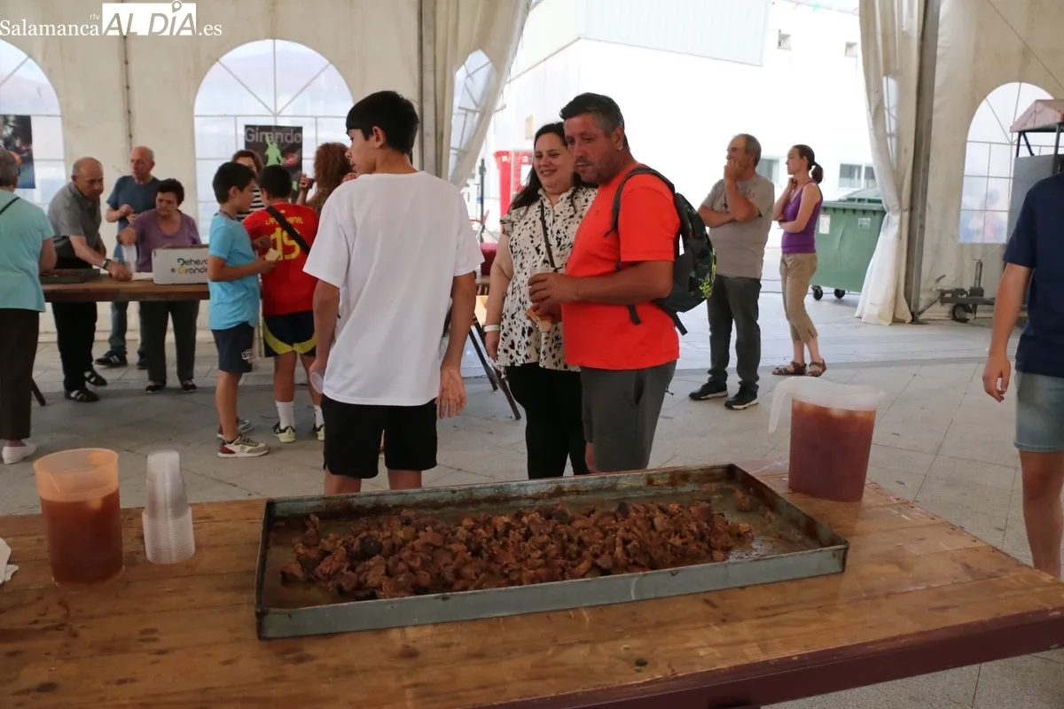 Los vecinos de El Cubo de Don Sancho comenzaban las fiestas del Corpus con el mejor sabor de boca / CORRAL 