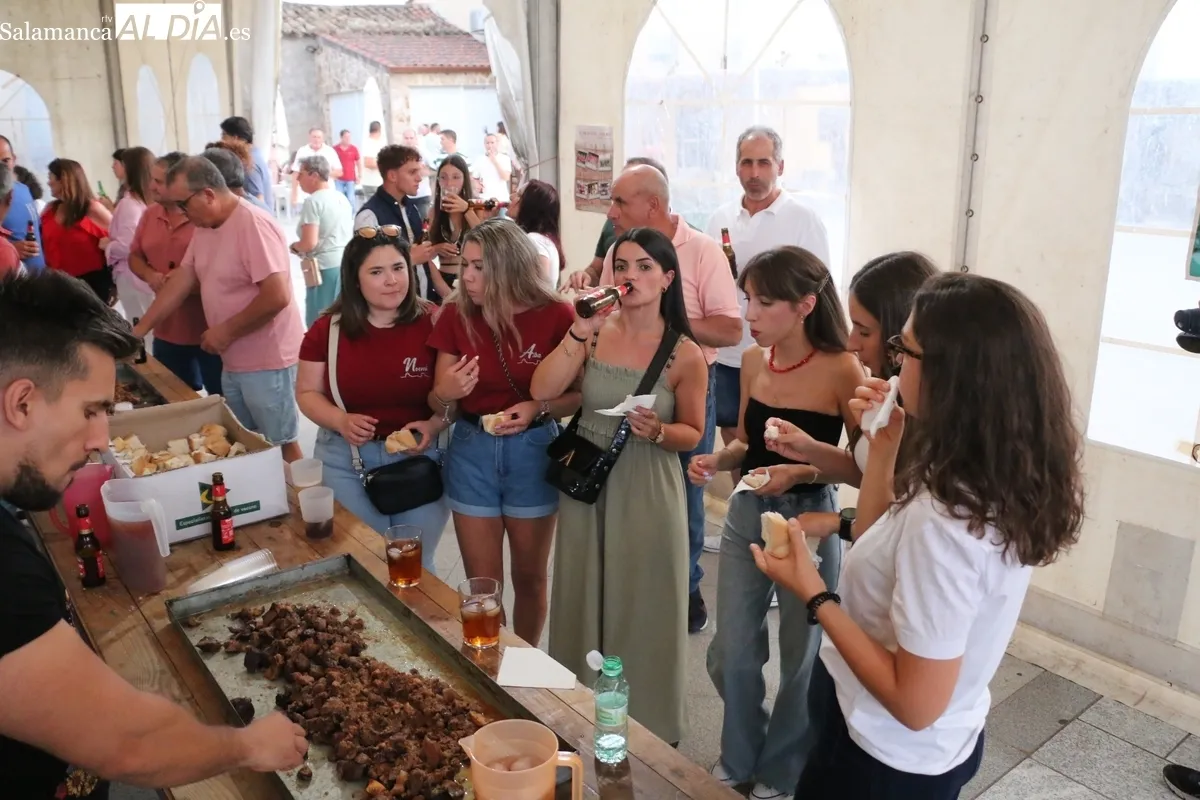Los vecinos de El Cubo de Don Sancho comenzaban las fiestas del Corpus con el mejor sabor de boca / CORRAL 