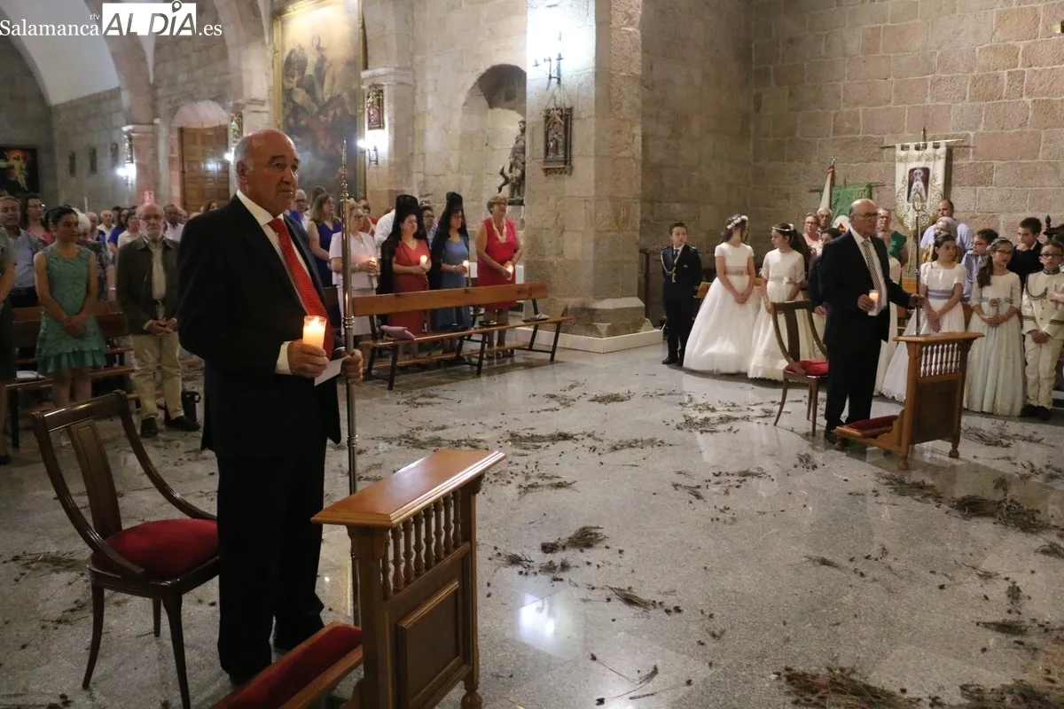 Celebración del Jueves de Corpus en Vitigudino, eucaristía, procesión y bendición de altares / CORRAL