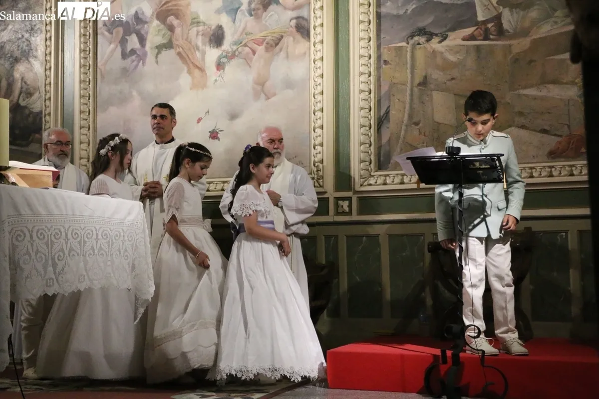 Celebración del Jueves de Corpus en Vitigudino, eucaristía, procesión y bendición de altares / CORRAL
