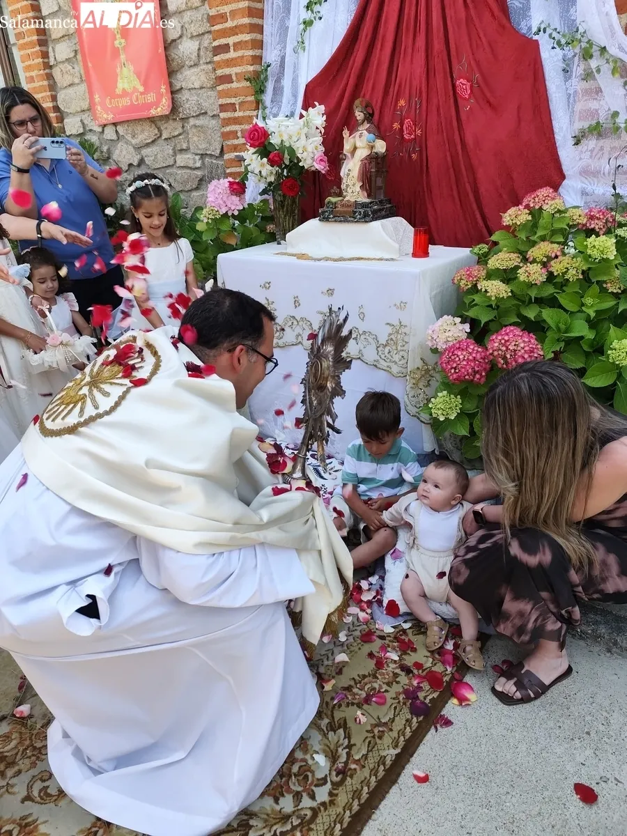 Celebraciones religiosas en honor al Santísimo en Boada / FOTOS: JESÚS CRUZ