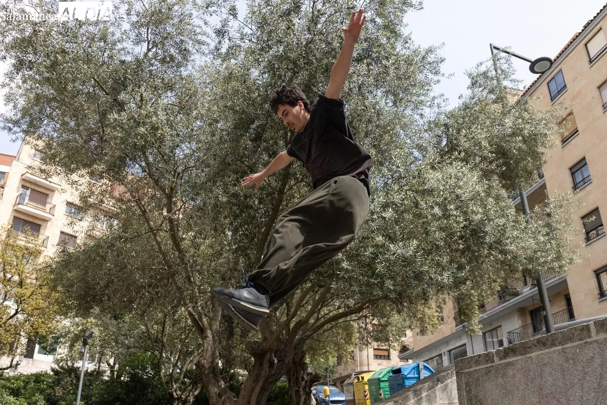 Juanjo González (@blackcat2066) practicando parkpur en Salamanca | FOTOS: David Sañudo