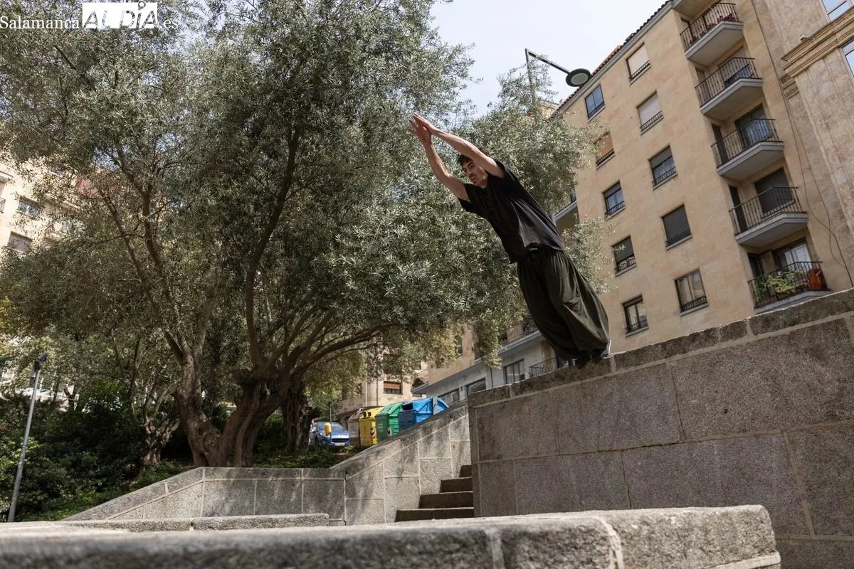 Juanjo González (@blackcat2066) practicando parkpur en Salamanca | FOTOS: David Sañudo