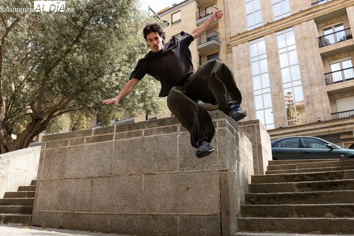 Juanjo González (@blackcat2066) practicando parkpur en Salamanca | FOTOS: David Sañudo