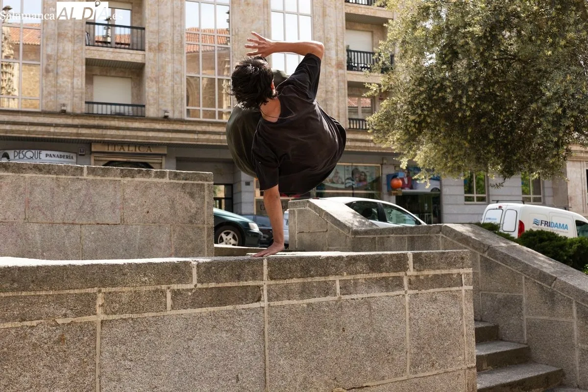 Juanjo González (@blackcat2066) practicando parkpur en Salamanca | FOTOS: David Sañudo