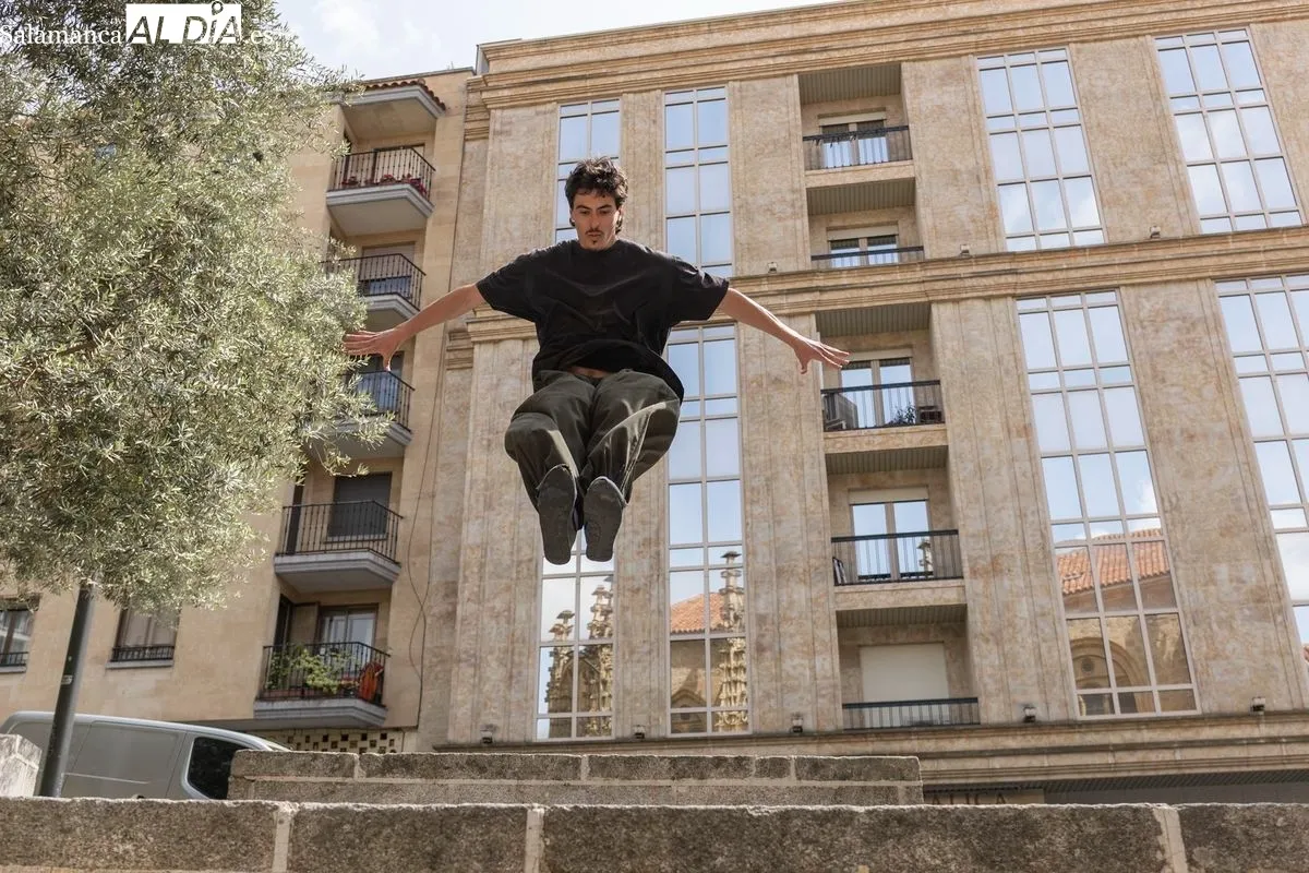 Juanjo González (@blackcat2066) practicando parkpur en Salamanca | FOTOS: David Sañudo