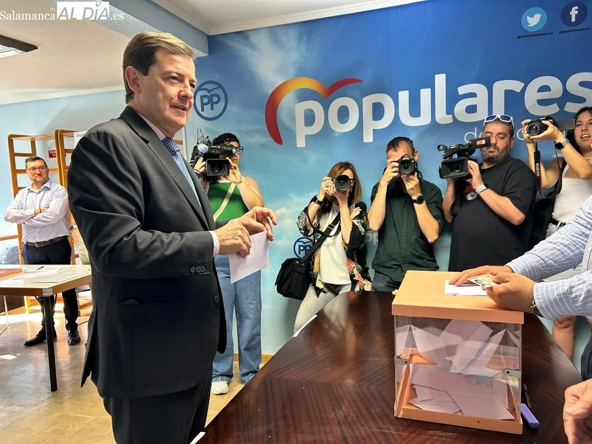 Votación en Salamanca del proceso Congresual nacional de los 'populares' en el que Alberto Núñez Feijóo es el único candidato. Foto de Elena Rodríguez