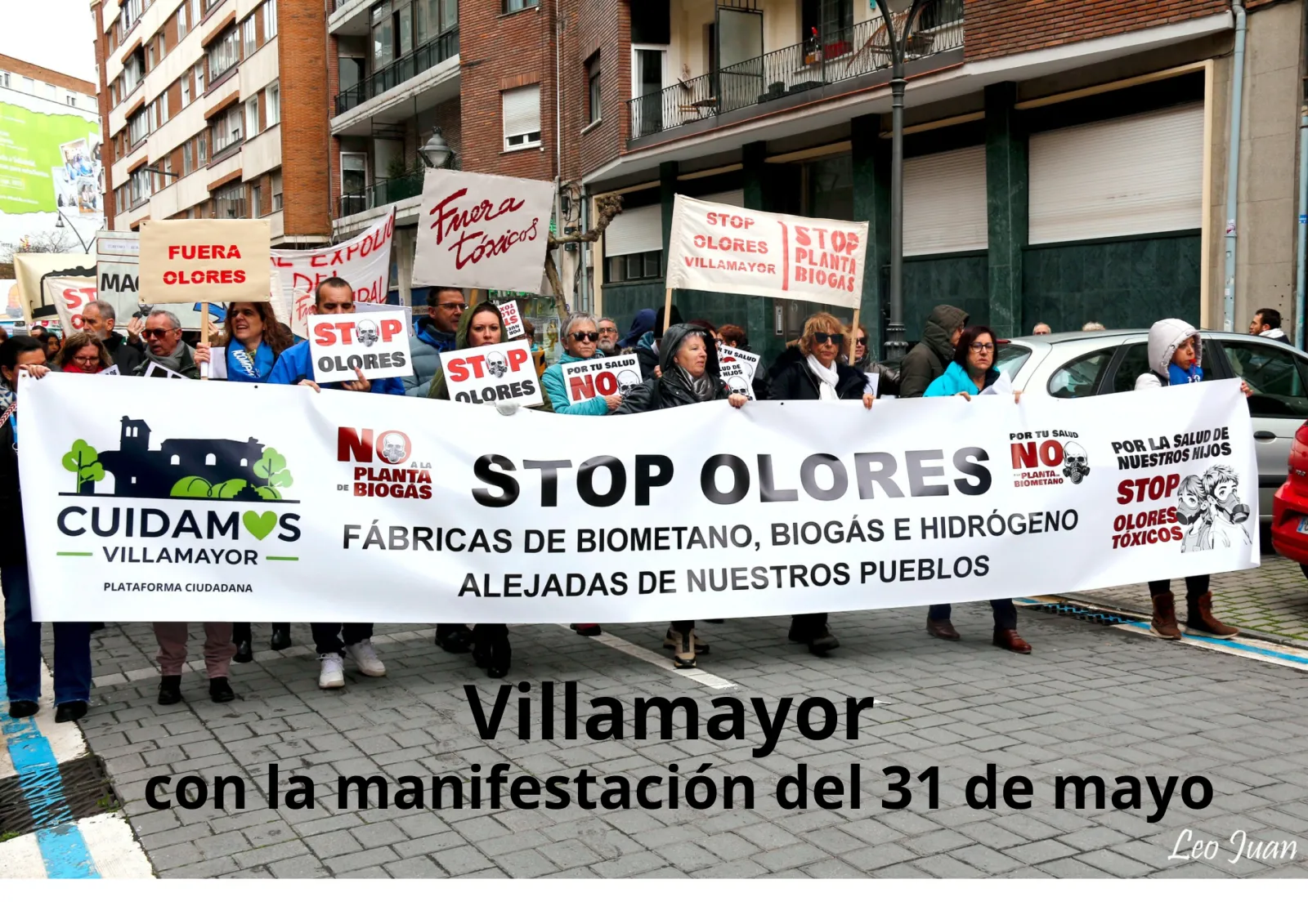 Una de las manifestaciones vecinales en Villamayor por los olores y vertidos de la planta de Doñinos
