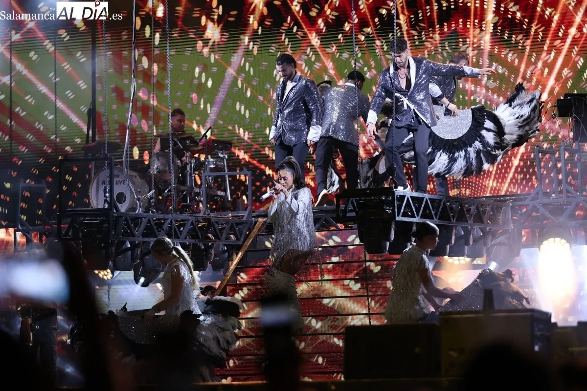 Espectacular verbena de la orquesta Panorama en La Aldehuela de Salamanca. Fotos: David Sañudo