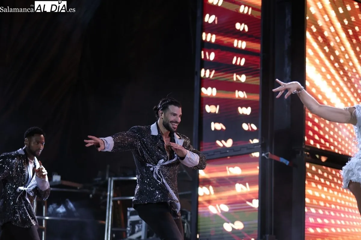 Espectacular verbena de la orquesta Panorama en La Aldehuela de Salamanca. Fotos: David Sañudo