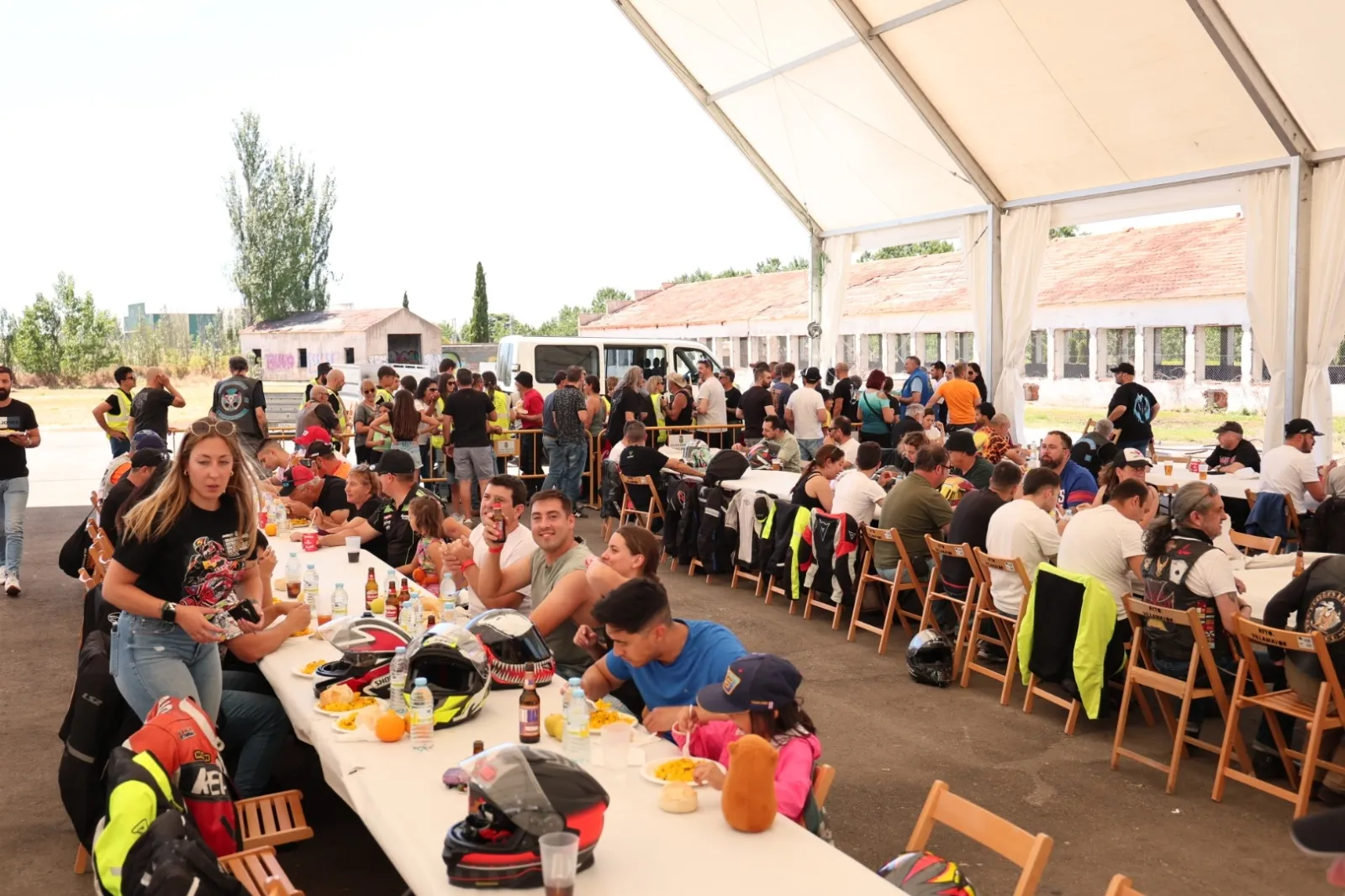 Paella en la II Quedada Motera de Villamayor | Fotos: David Sañudo
