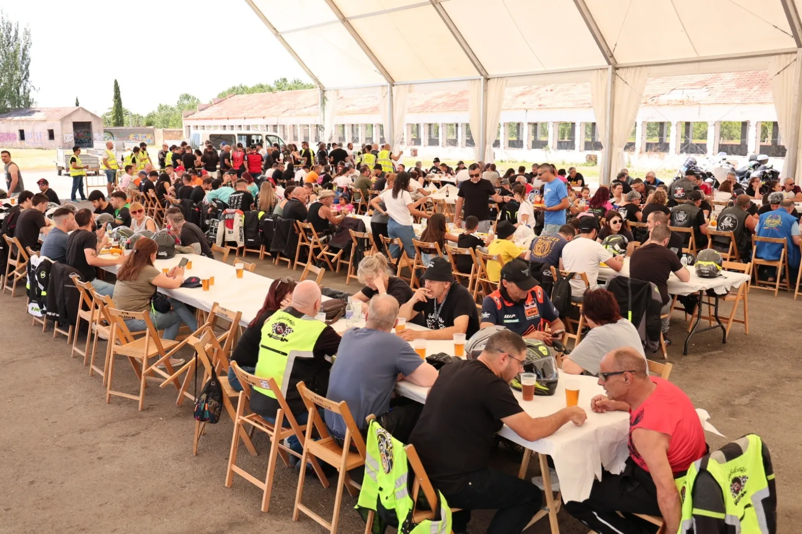 Paella en la II Quedada Motera de Villamayor | Fotos: David Sañudo