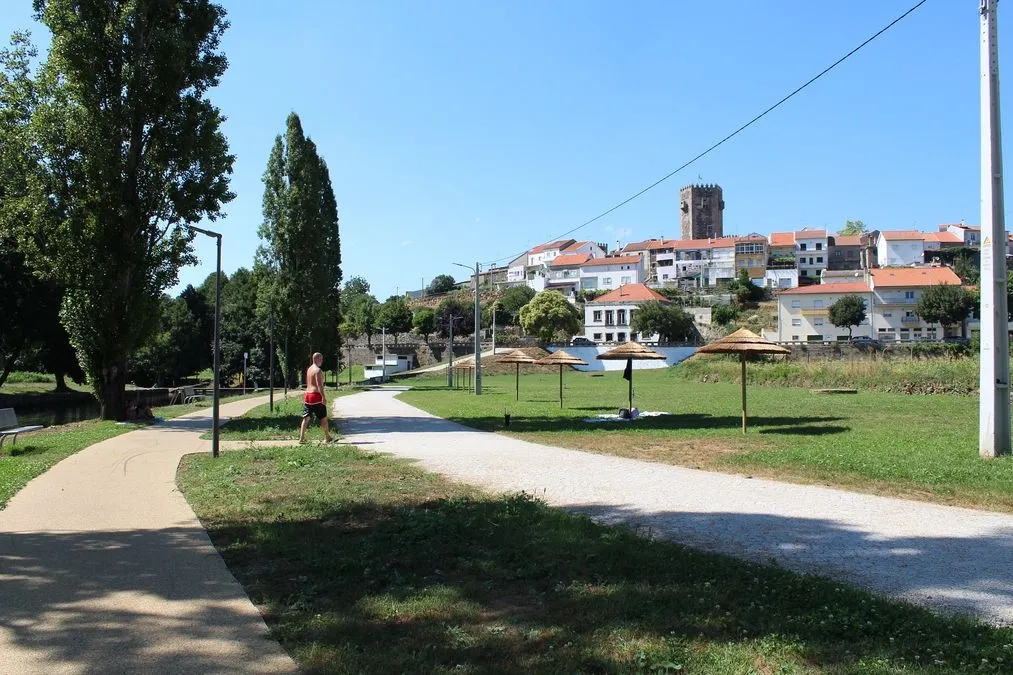 Praia da Devesa, una playa fluvial escoltada por un castillo (Sabugal, Portugal) | Fotos: MARTÍN-GARAY