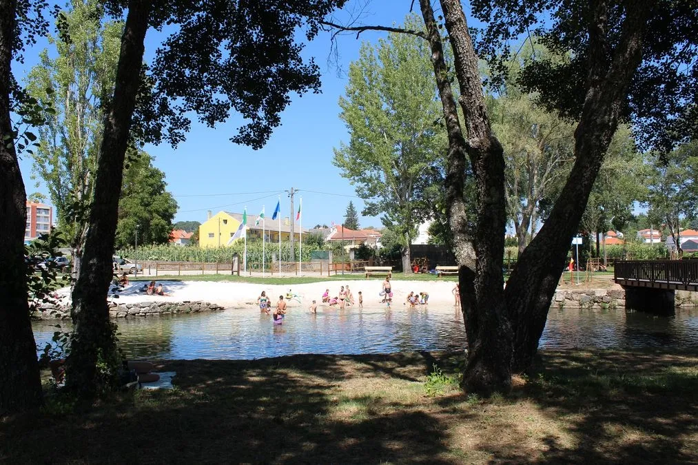 Praia da Devesa, una playa fluvial escoltada por un castillo (Sabugal, Portugal) | Fotos: MARTÍN-GARAY