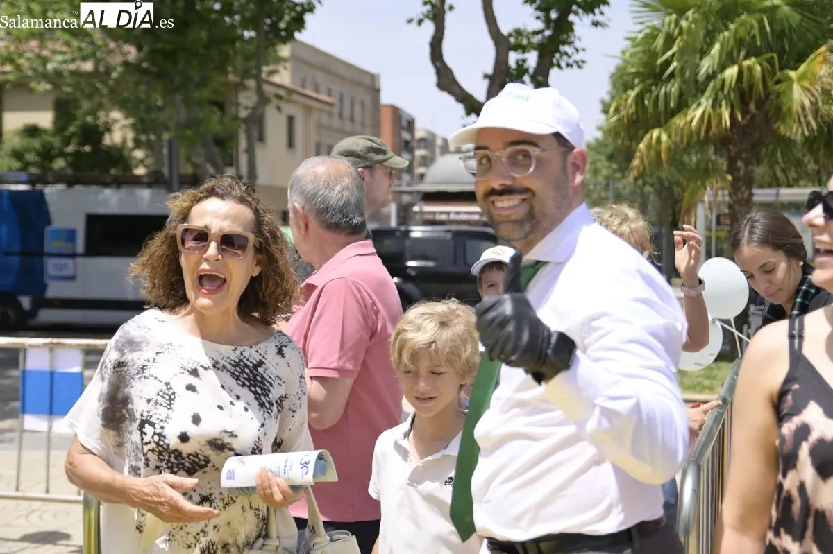 Paella popular por gentileza de Tecnocasa en el parque Isidro García Barrado, frente a la parte de arriba del Parque Picasso