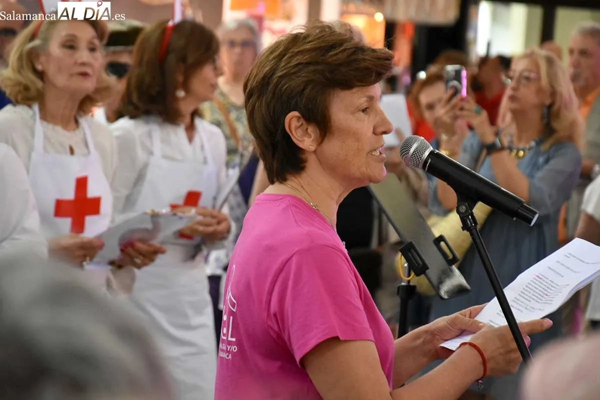 Concierto del coro de Afibrosal en el Mercado Central | Fotos: Fernando Sánchez Gómez (FerCyborg)