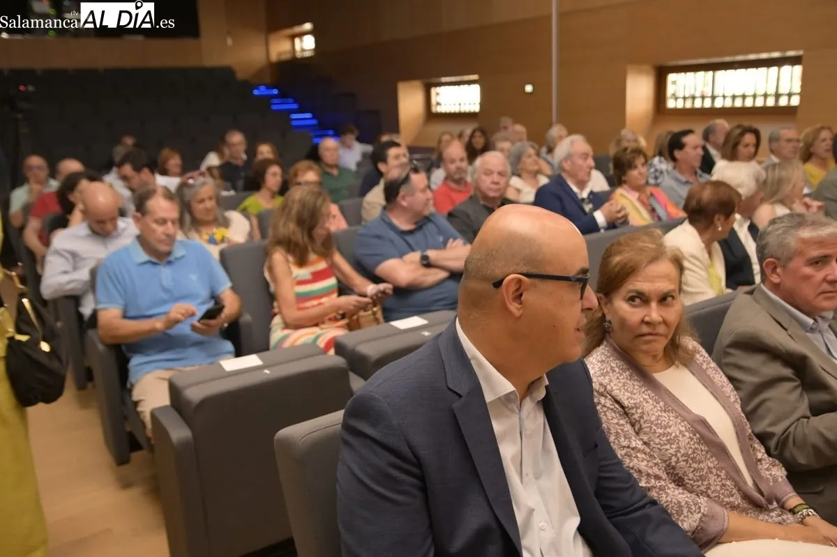 Foto 9 - FOTOS | El complejo papel de Felipe VI, a debate en Salamanca