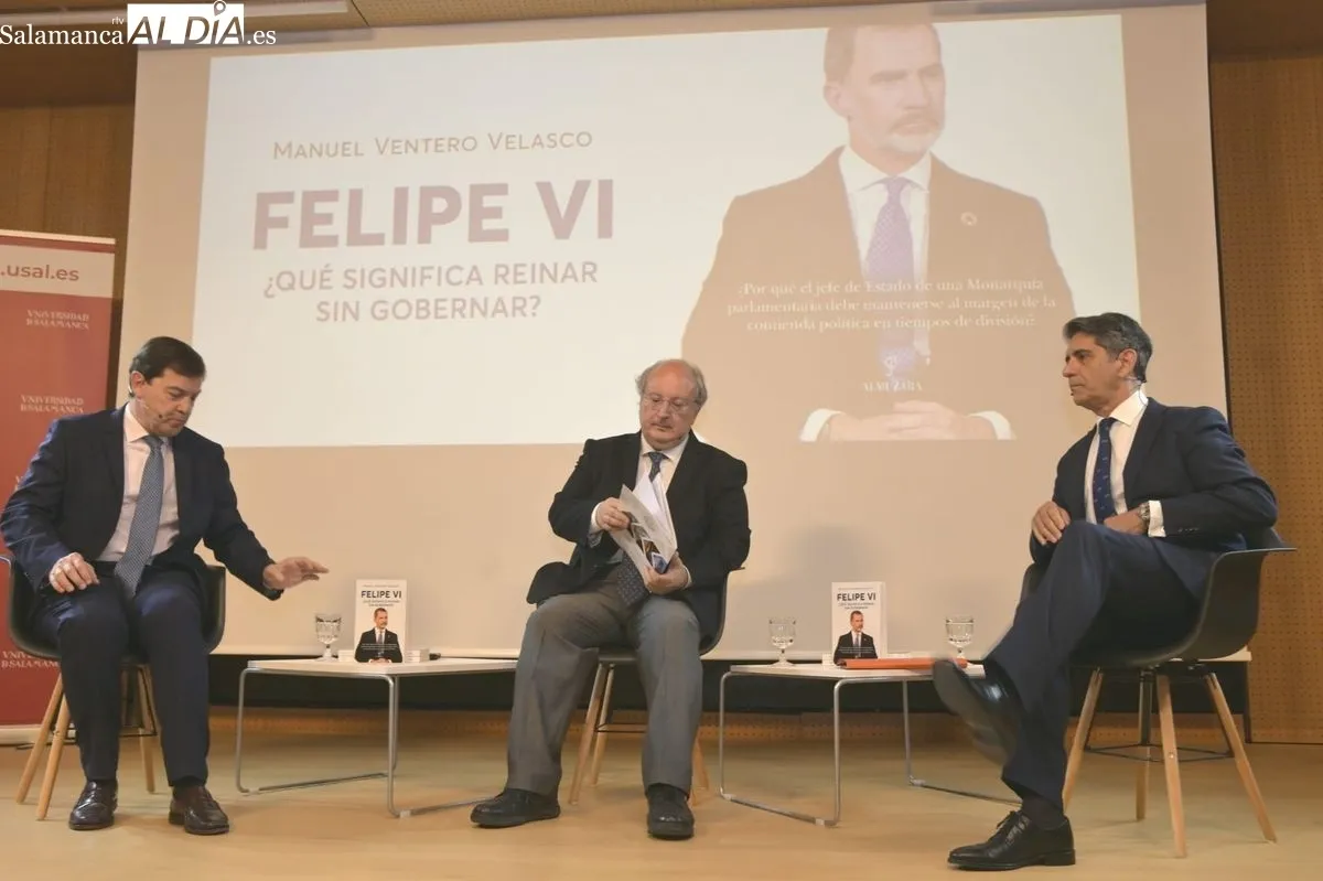 Foto 4 - FOTOS | El complejo papel de Felipe VI, a debate en Salamanca
