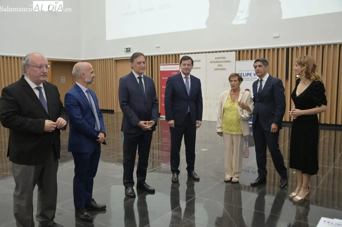 Foto 11 - FOTOS | El complejo papel de Felipe VI, a debate en Salamanca