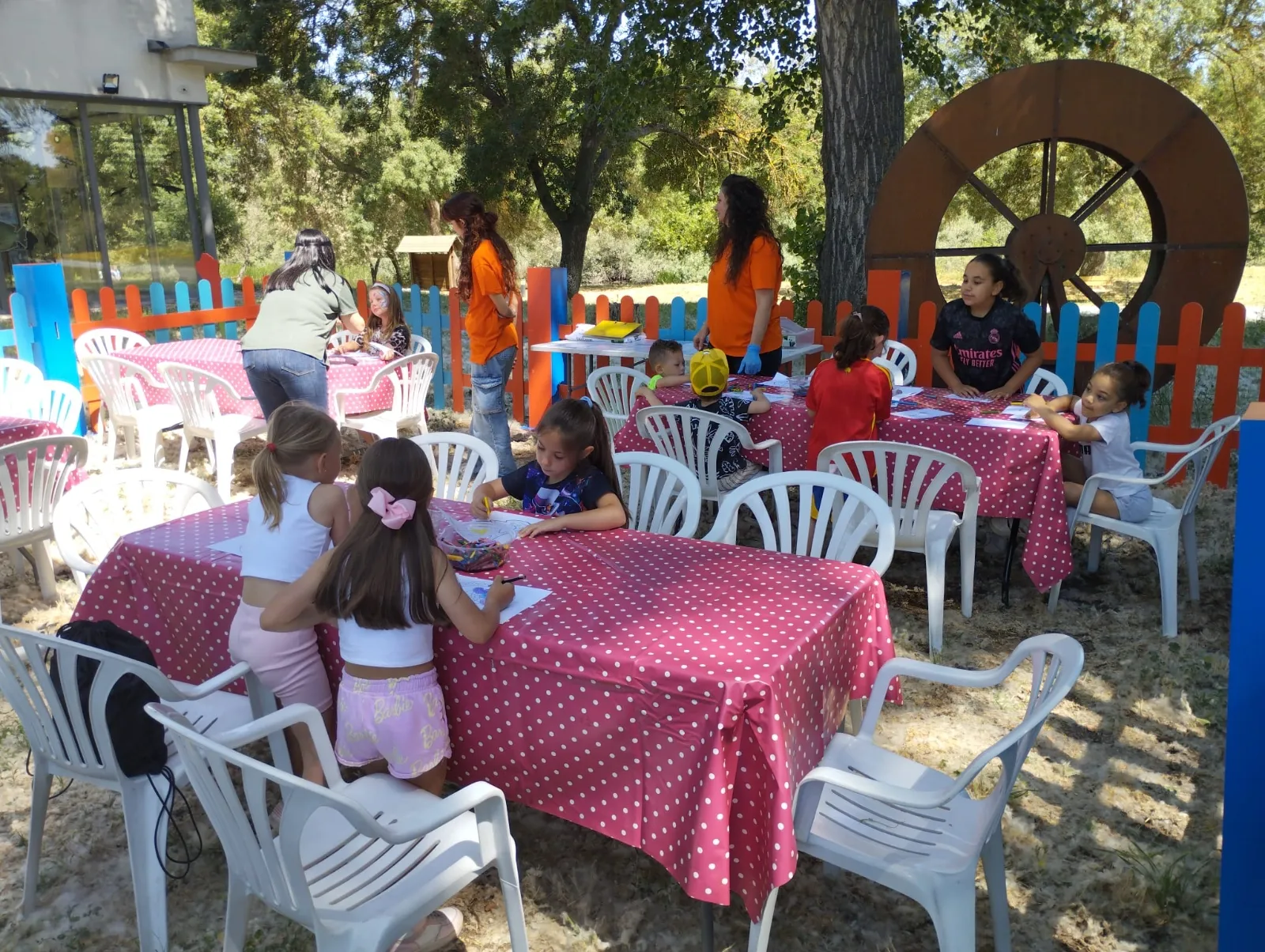 Foto 6 - FOTOS | Los m&aacute;s peque&ntilde;os de Santa Marta disfrutan de un pintacaras con motivo de la Semana del Medioambiente