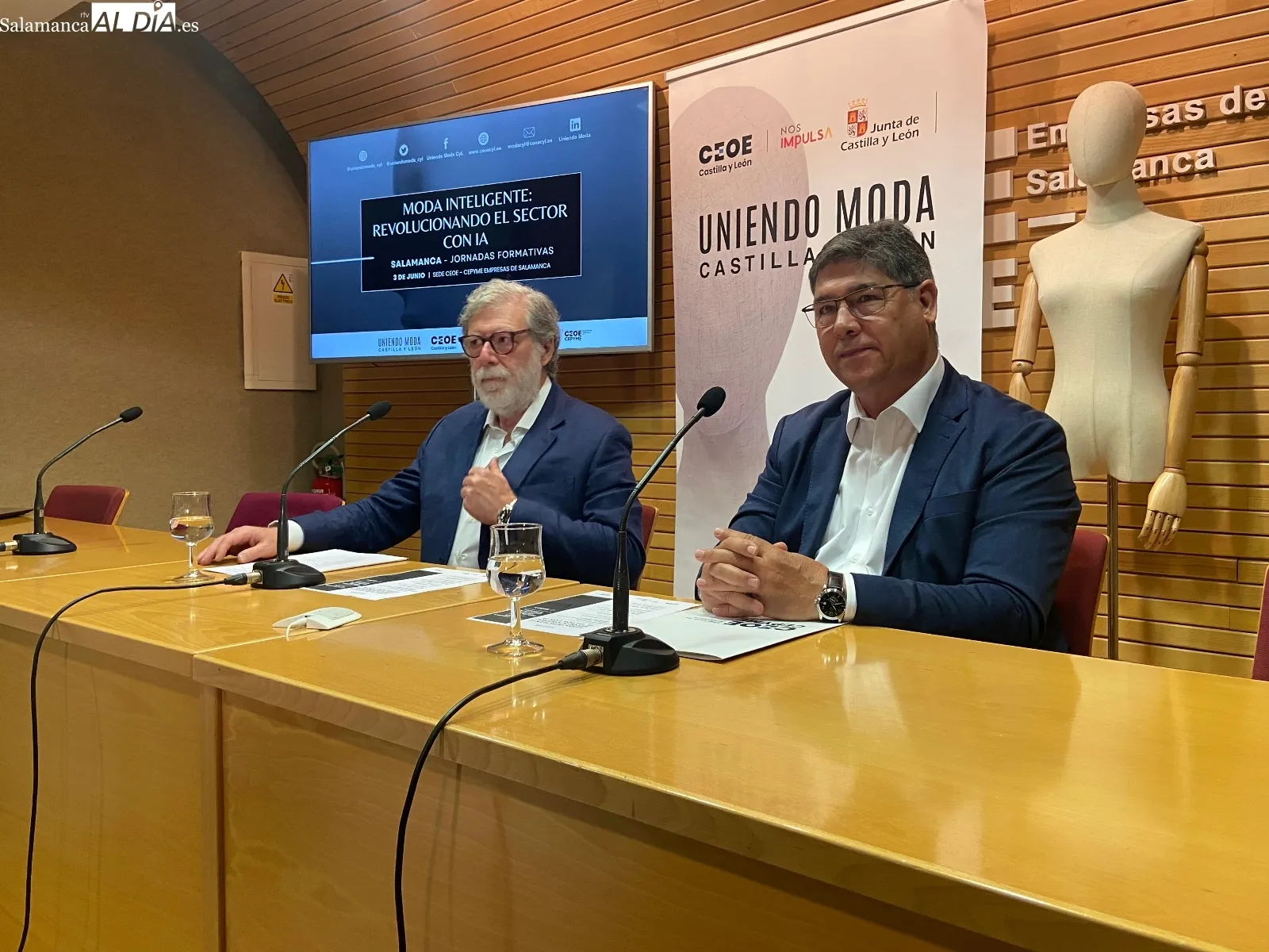 Paulino Benito, presidente de CEOE Salamanca, junto a Santiago Aparicio, presidente de CEOE Castilla y León | FOTO: Vaensa Martins 