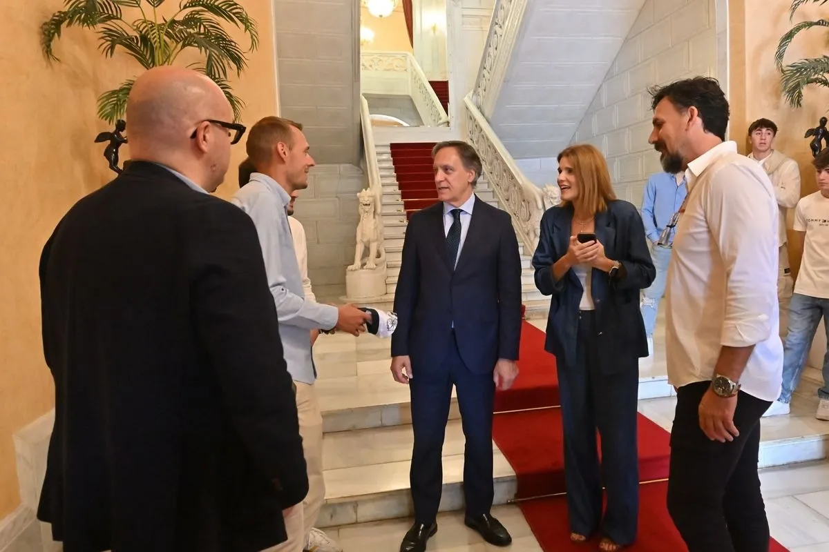 Foto 3 - Unionistas, recibido en el Ayuntamiento por el ascenso del Juvenil A a Divisi&oacute;n de Honor (FOTOS)