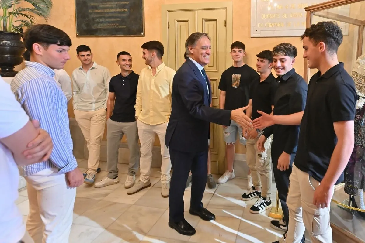 Foto 4 - Unionistas, recibido en el Ayuntamiento por el ascenso del Juvenil A a Divisi&oacute;n de Honor (FOTOS)