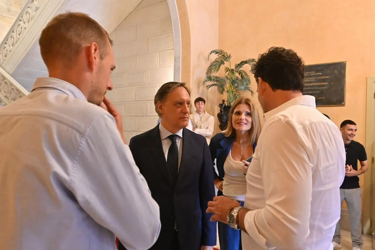 Foto 2 - Unionistas, recibido en el Ayuntamiento por el ascenso del Juvenil A a Divisi&oacute;n de Honor (FOTOS)