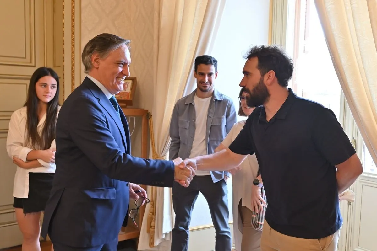 Foto 6 - Unionistas, recibido en el Ayuntamiento por el ascenso del Juvenil A a Divisi&oacute;n de Honor (FOTOS)