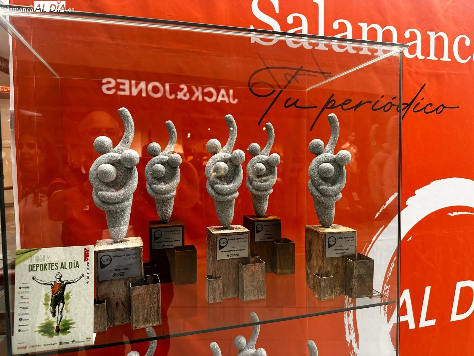 Foto 2 - &iexcl;Ya puedes ver los trofeos de la 'III Gala AL D&Iacute;A con el Deporte Salmantino' en el Centro Comercial El Tormes!