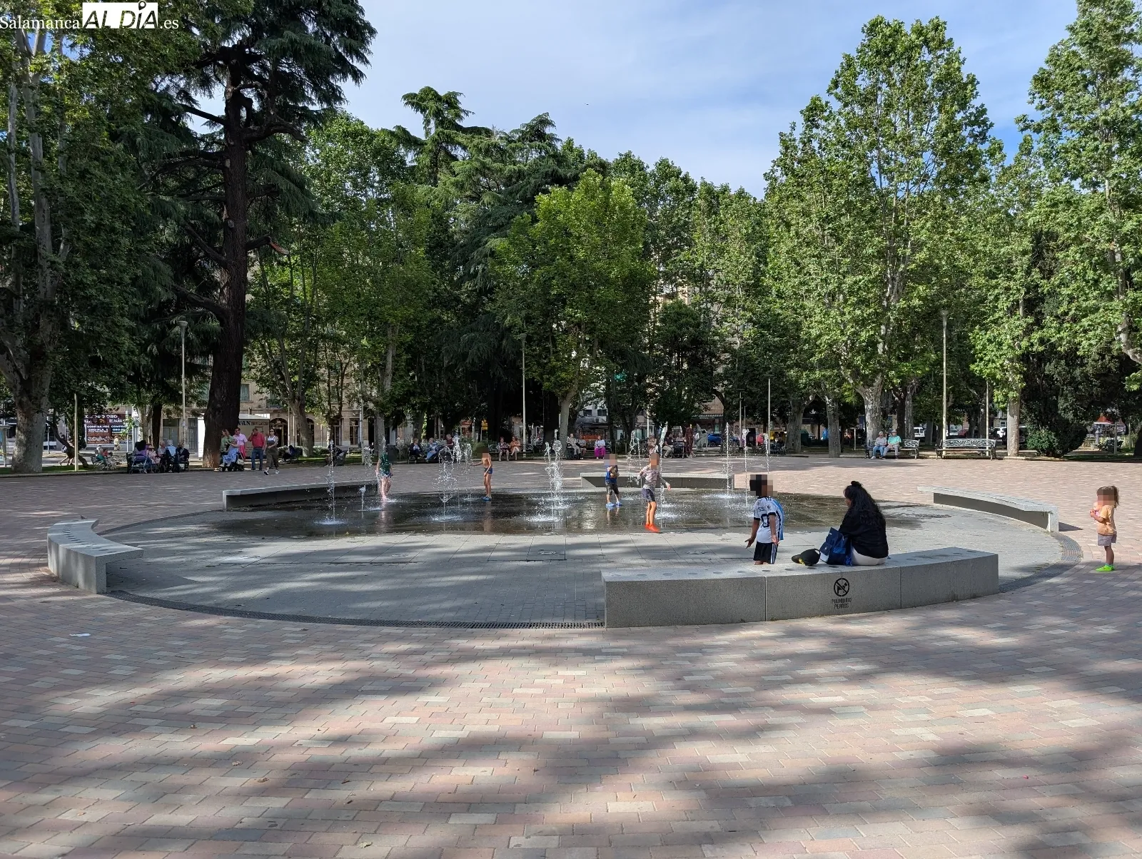 La Alamedilla, una 'piscina' improvisada en el centro de Salamanca | FOTOS: David Sañudo