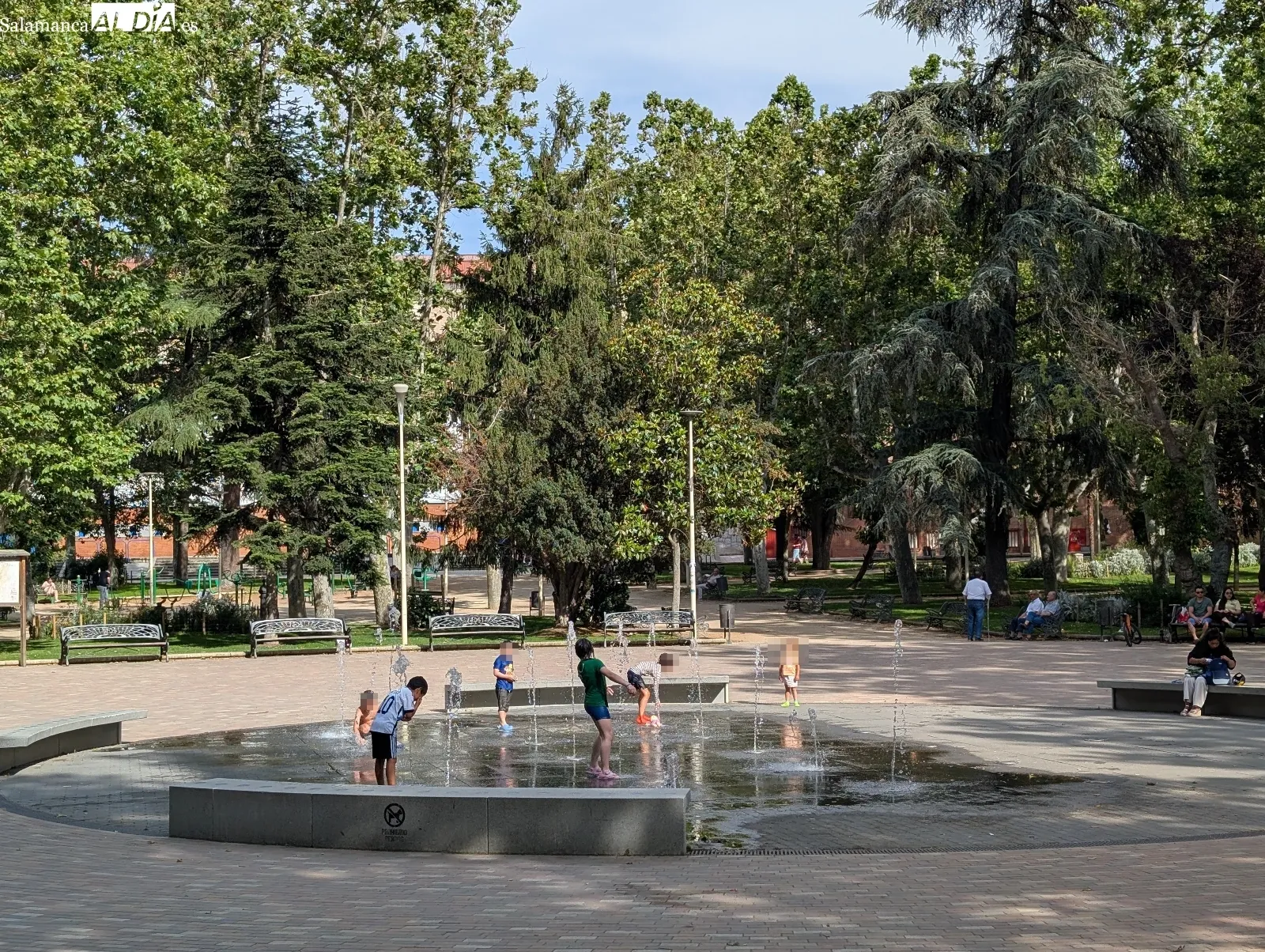 La Alamedilla, una 'piscina' improvisada en el centro de Salamanca | FOTOS: David Sañudo