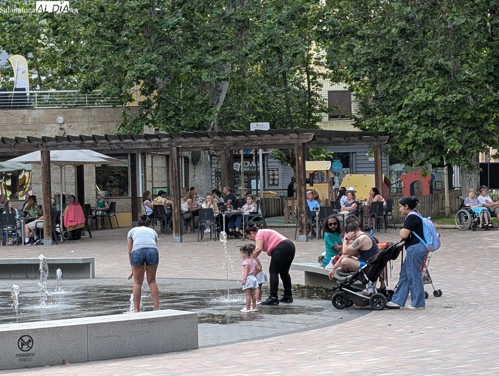 La Alamedilla, una 'piscina' improvisada en el centro de Salamanca | FOTOS: David Sañudo
