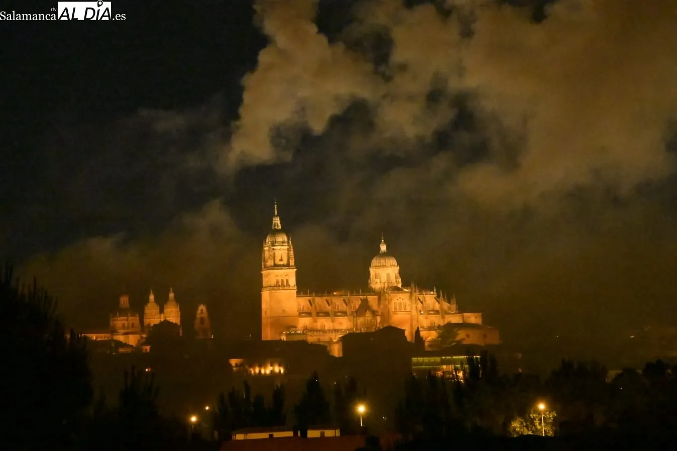 Foto 9 - Los fuegos artificiales iluminan Salamanca por San Juan de Sahag&uacute;n (FOTOS Y V&Iacute;DEO)