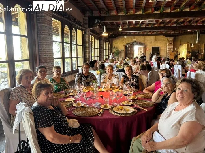 Foto 9 - La Asociaci&oacute;n de Mujeres Albenses celebra su 25 aniversario con emoci&oacute;n, poes&iacute;a y mucha participaci&oacute;n
