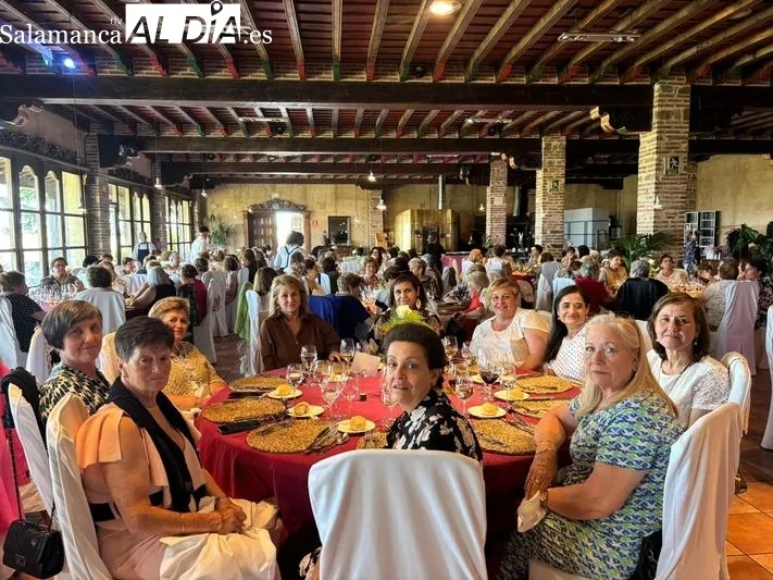 Foto 7 - La Asociaci&oacute;n de Mujeres Albenses celebra su 25 aniversario con emoci&oacute;n, poes&iacute;a y mucha participaci&oacute;n
