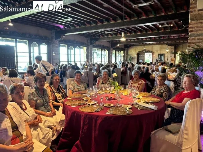 Foto 6 - La Asociaci&oacute;n de Mujeres Albenses celebra su 25 aniversario con emoci&oacute;n, poes&iacute;a y mucha participaci&oacute;n