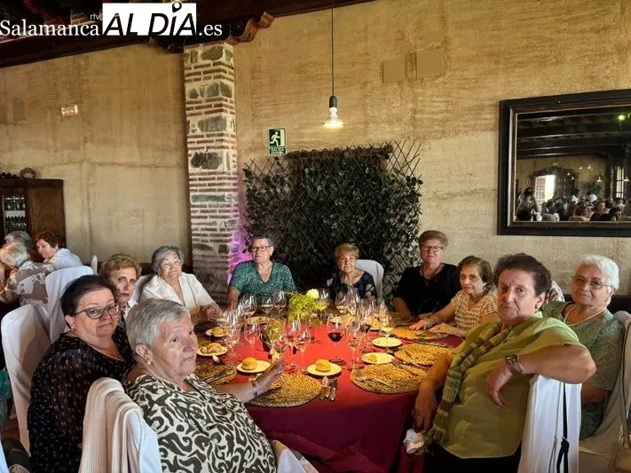Foto 4 - La Asociaci&oacute;n de Mujeres Albenses celebra su 25 aniversario con emoci&oacute;n, poes&iacute;a y mucha participaci&oacute;n