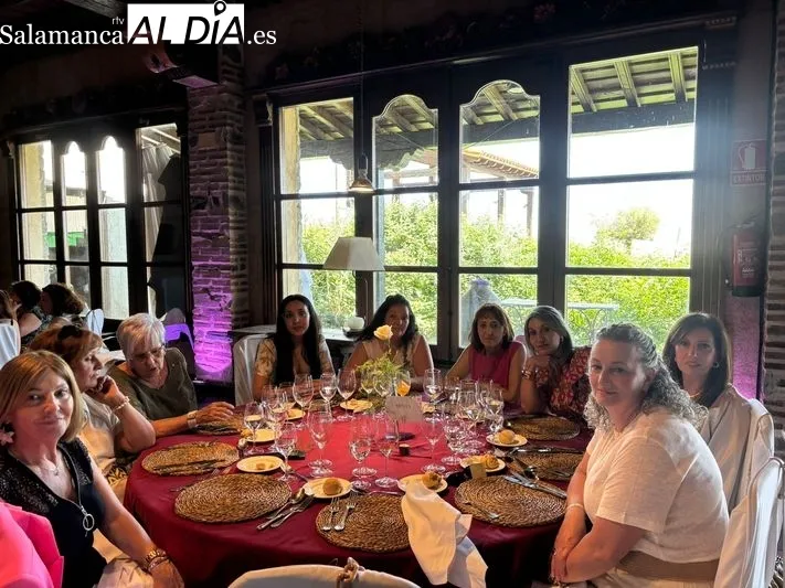 Foto 3 - La Asociaci&oacute;n de Mujeres Albenses celebra su 25 aniversario con emoci&oacute;n, poes&iacute;a y mucha participaci&oacute;n