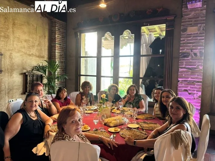 Foto 2 - La Asociaci&oacute;n de Mujeres Albenses celebra su 25 aniversario con emoci&oacute;n, poes&iacute;a y mucha participaci&oacute;n