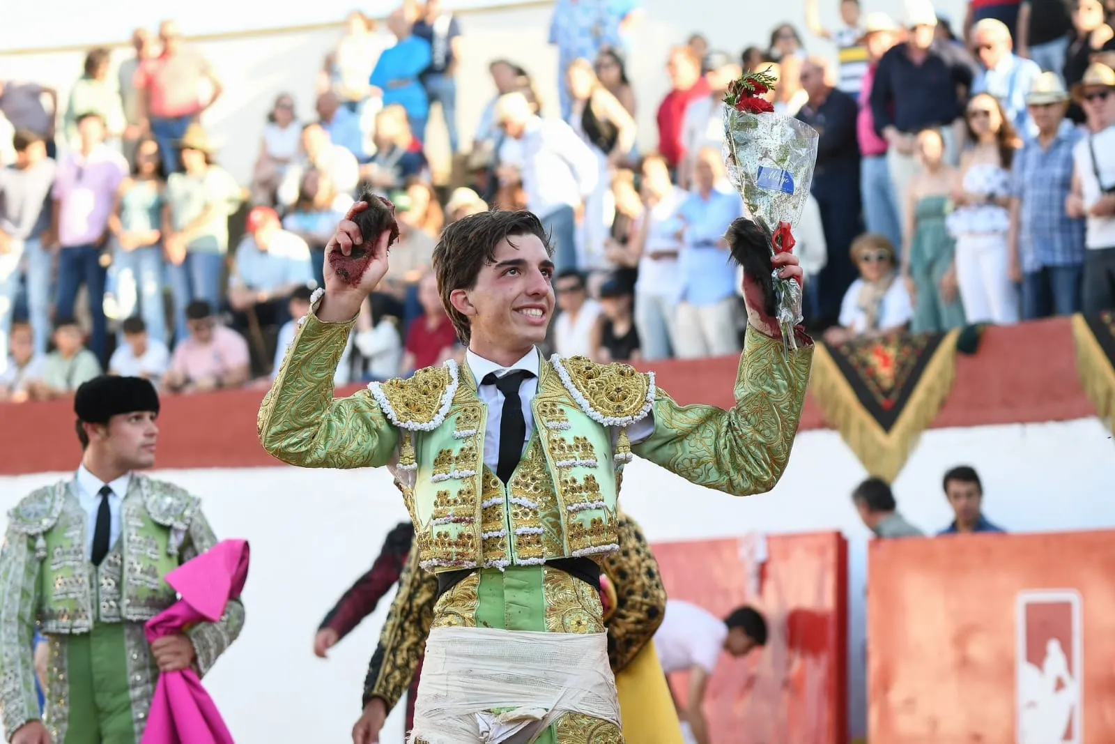 Apabullante tarde de Julio Norte, que triunfa con Salvador Herrero en su debut con picadores  